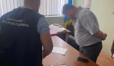 ДБР затримало посадовця Олександрійської місцевої прокуратури після одержання хабара